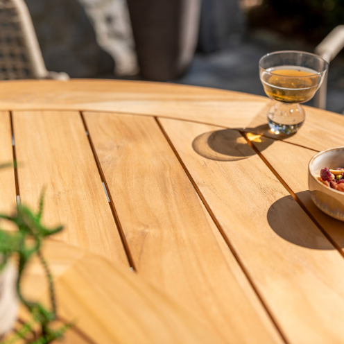 Prado ronde diningtafel aluminium met teak, detail