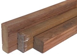 Hardhouten paal - fijn bezaagd - afm.  6,0 x  6,0 - lengte 305 cm 
