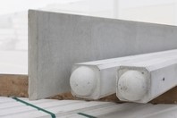 beton tussenpaal/eindpaal 10x10x275, 74 cm sleuf, glad met bolkop, wit/grijs