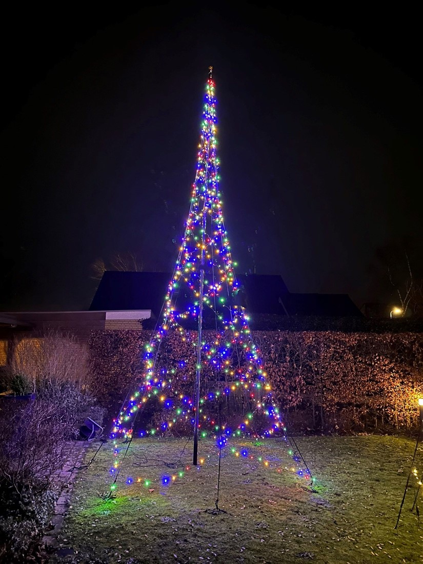 Distri-Cover smart kerstboom voor vlaggenmast 6 meter – 880 Dual LED verlichting: warm wit & multicolour bij Buitengoed
