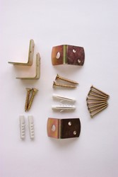 Uni L-beslag, set 4 stuks met pluggen