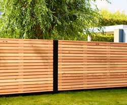 Hout-metaal schutting