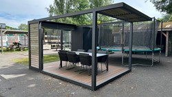 Luxxout aluminium pergola plm. 300 x 420 cm, met diverse wind- en zonwering, showmodel